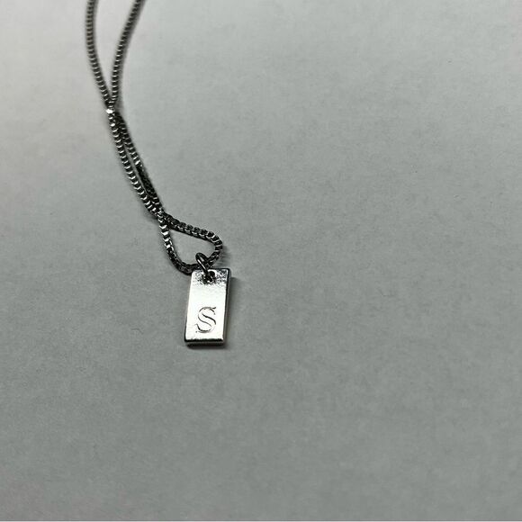 Silver plated Rectangular Tag letter “S” Engraving Pendant Necklace - Picture 9 of 14